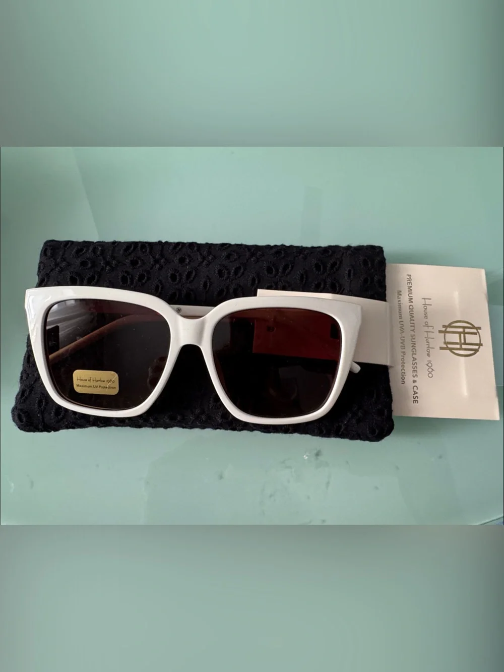 NWT House of Harlow 1960 White Frame Sunglasses with Dark Lenses